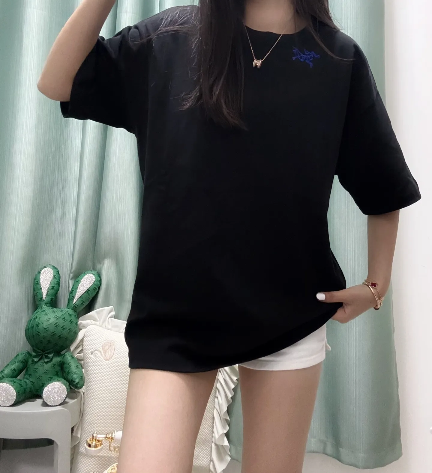 Black ， Same Style